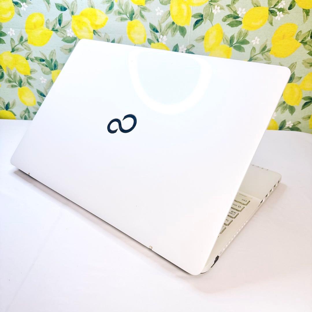 ホワイト可愛い❤️高性能Core i7❤️Windows11、SSD、面倒な設定済み
