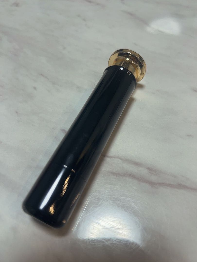 黒の香水容器 金色キャップ付き