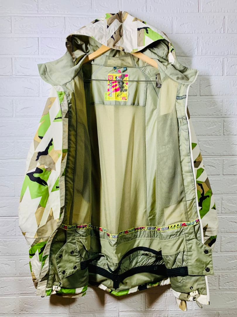 [美品] BURTON XL 迷彩柄 スノーボードウェア