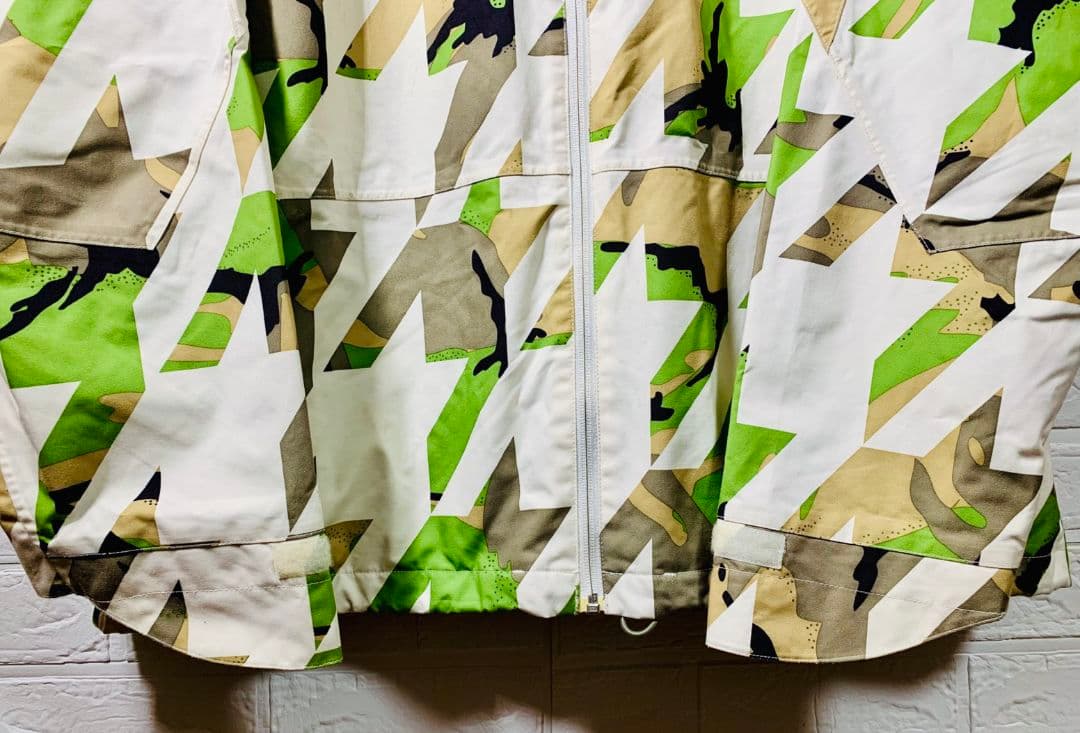 [美品] BURTON XL 迷彩柄 スノーボードウェア