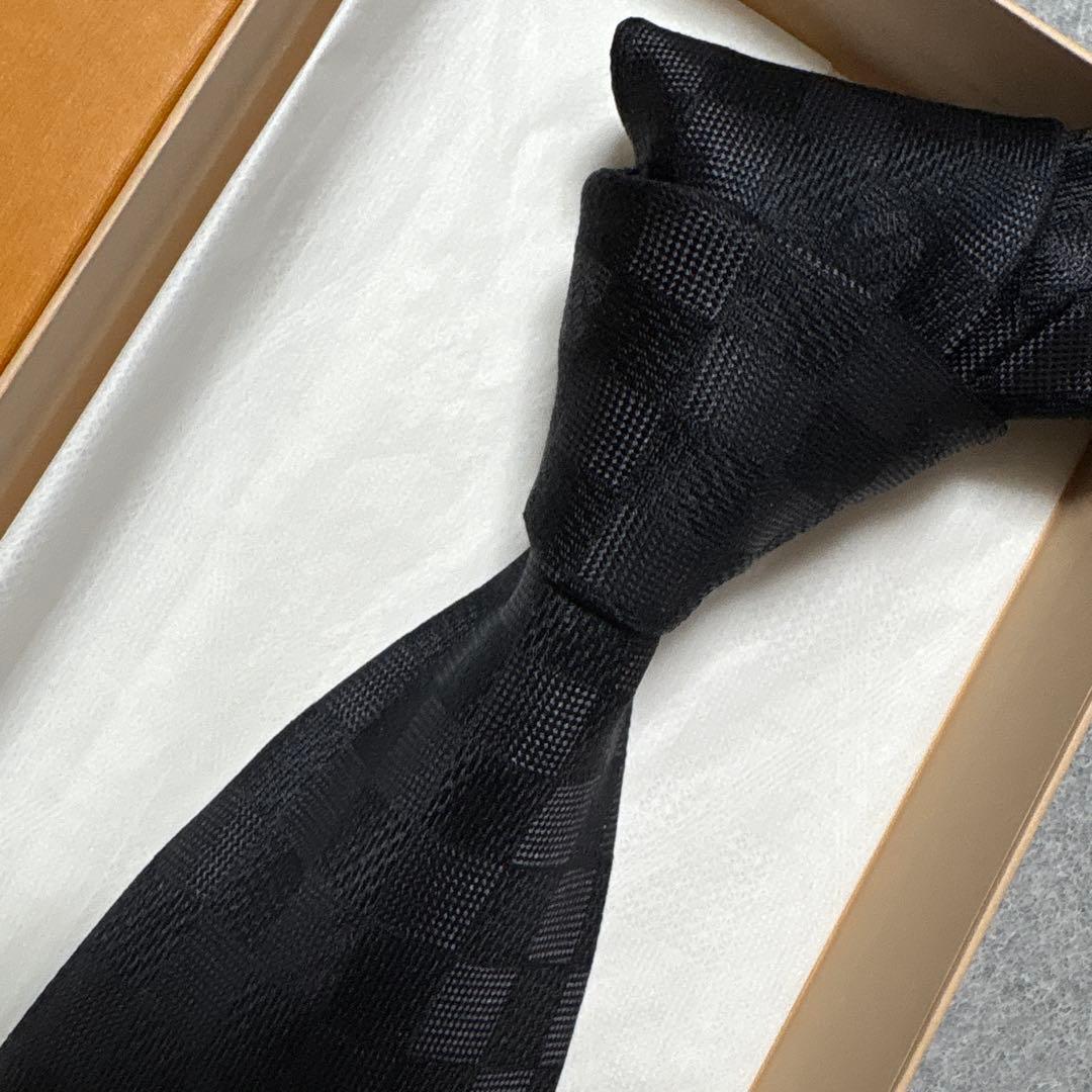 美品 ルイ・ヴィトン ネクタイ ダミエ柄 黒