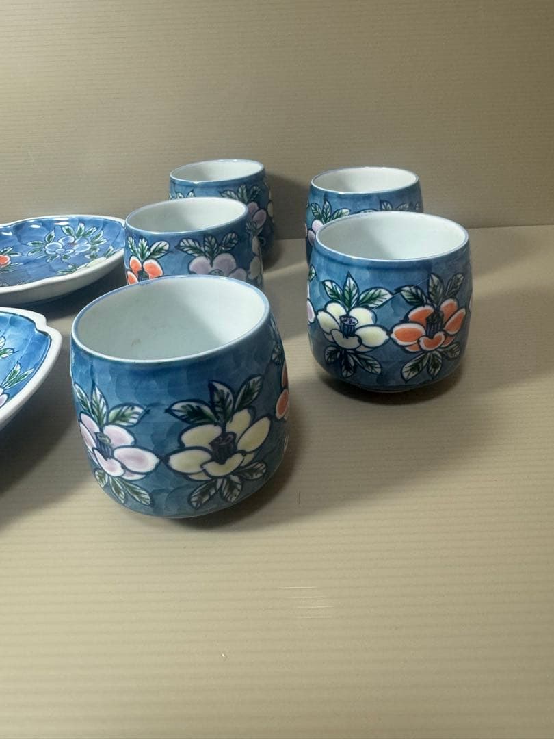 2072 源右衛門窯 染錦椿絵　皿5客　湯呑5客