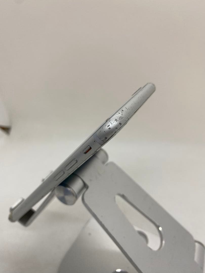 Iphone 8 64GB Sim フリー　32912