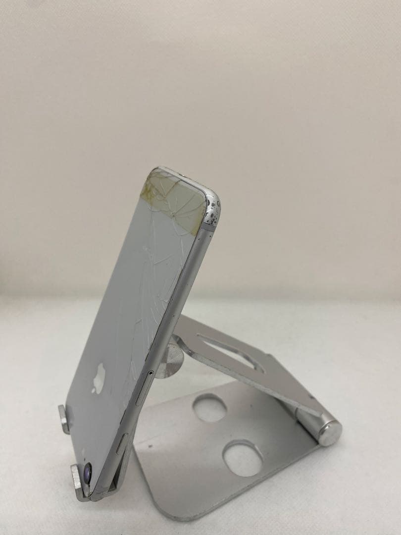 Iphone 8 64GB Sim フリー　32912