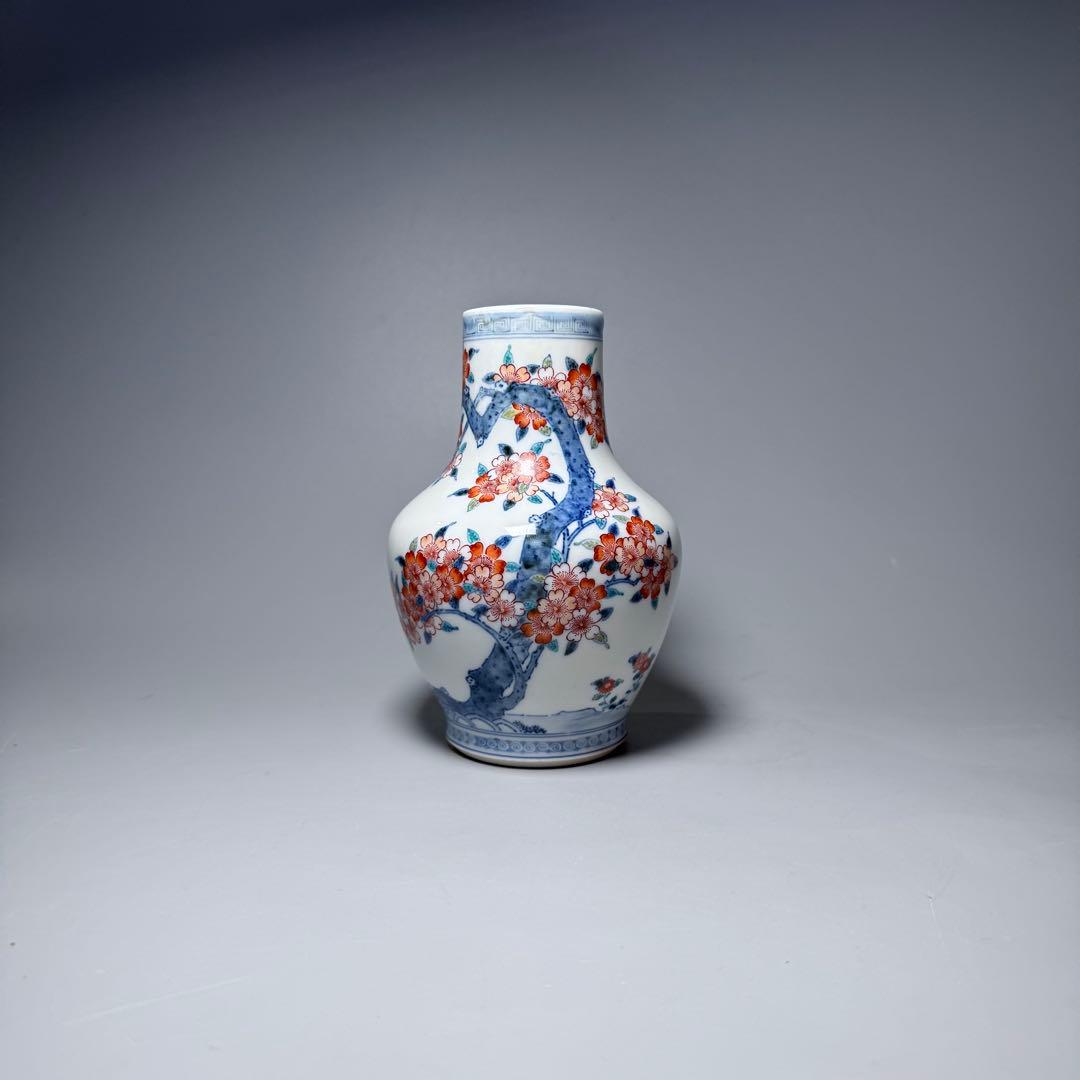 十二代　今泉今右衛門　色鍋島　桜文様花瓶　重要無形文化財指定　納箱付　人気図柄