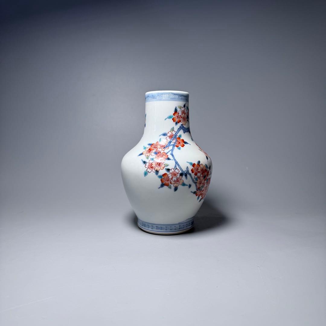 十二代　今泉今右衛門　色鍋島　桜文様花瓶　重要無形文化財指定　納箱付　人気図柄