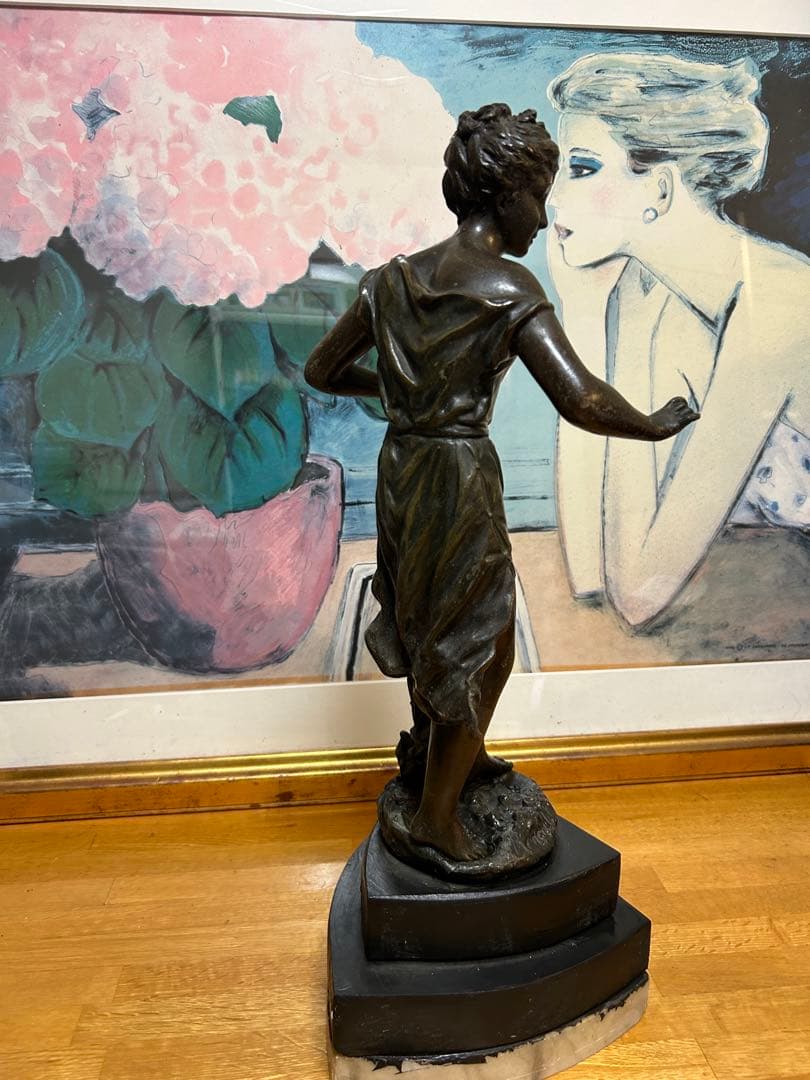 ブロンズ像　女性の置物