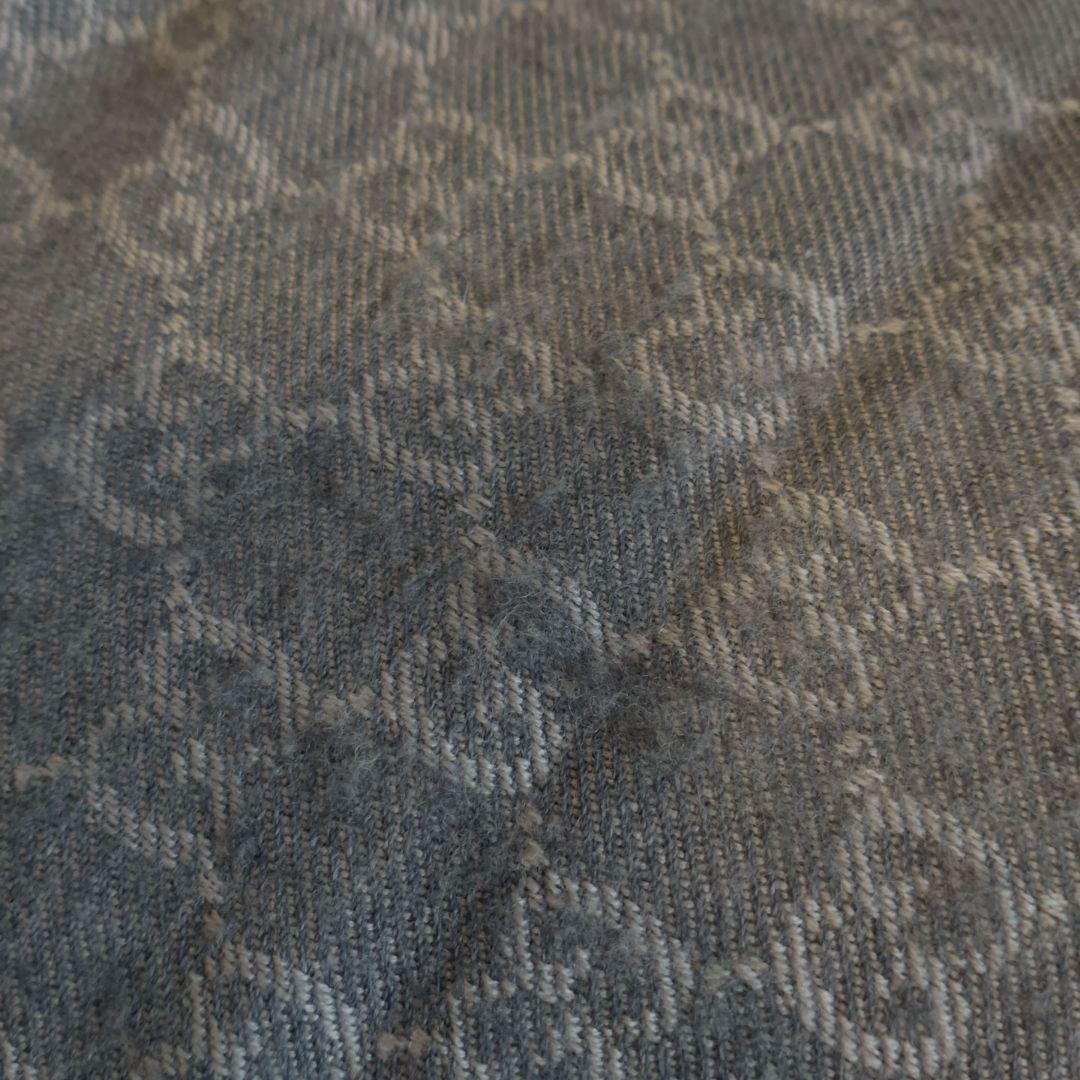 GUCCI グレー ロゴマフラー
