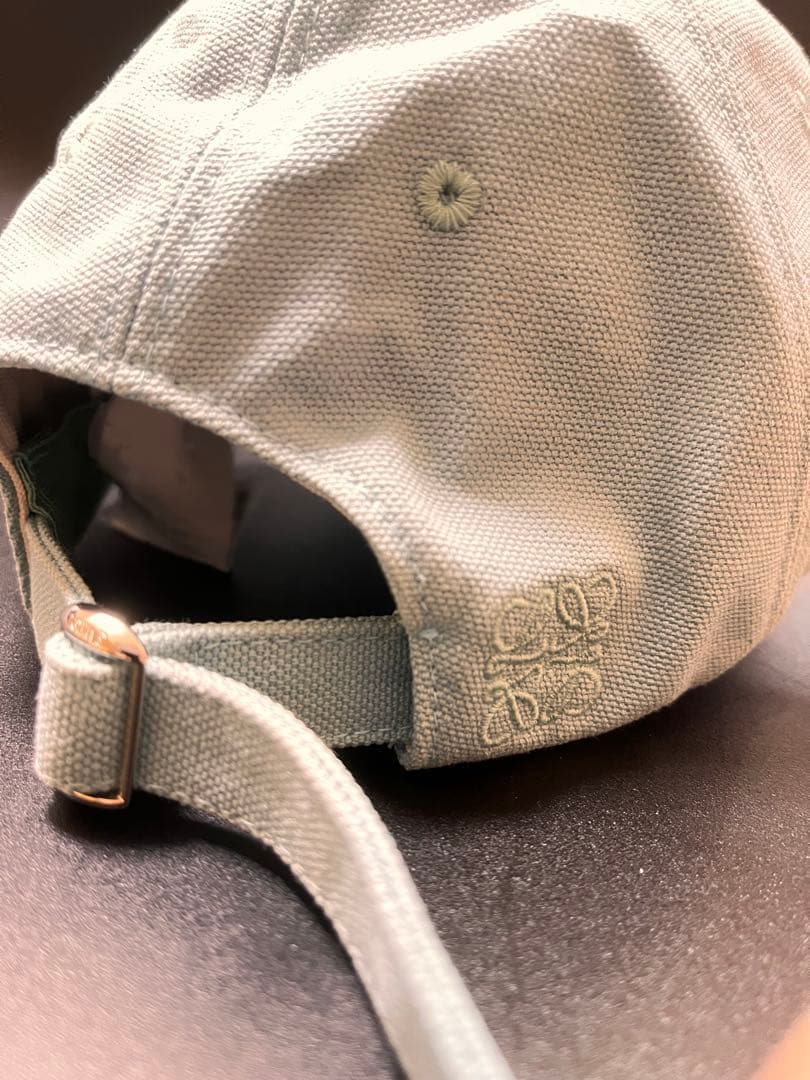 LOEWE アナグラム刺繍キャンバスキャップ Sage Green 57