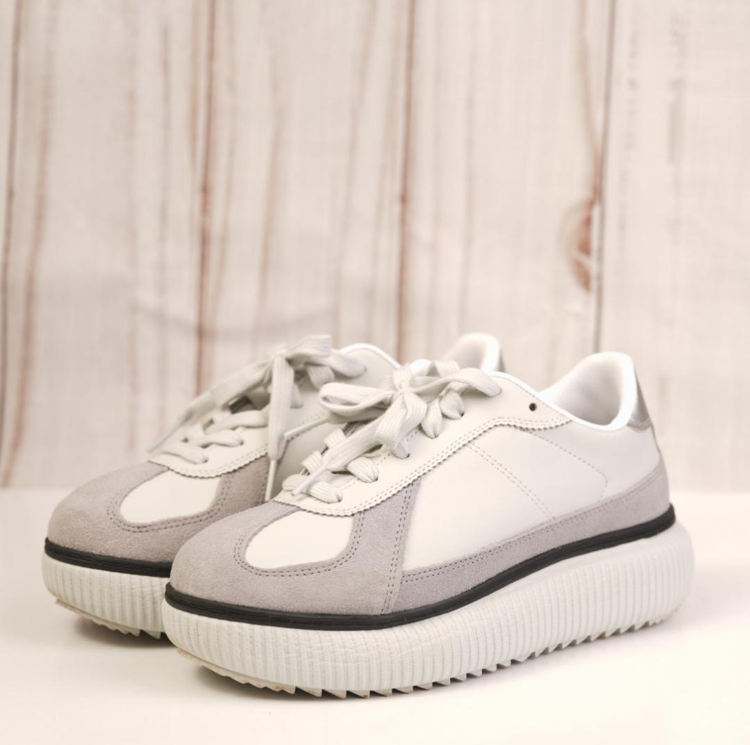 美品 Onitsuka Tiger DELECITY 23cm