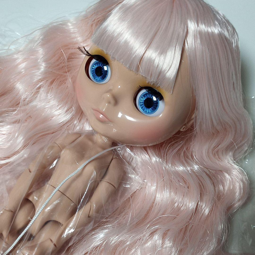 タンカラー　ツヤ肌　新品アイシードール本体のみ