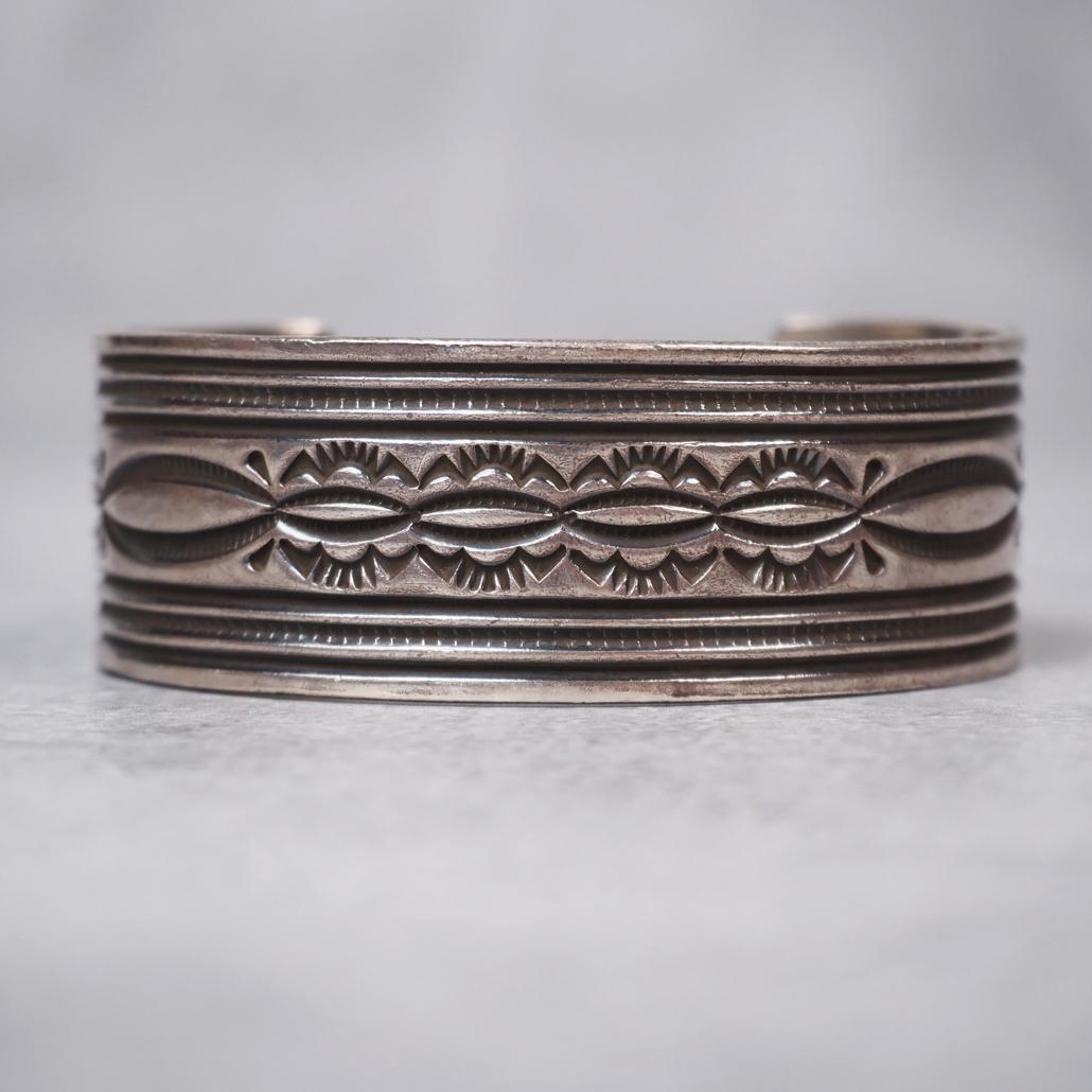 ナバホ族 NAVAJO ・Jake アルバート・ジェイク バングル