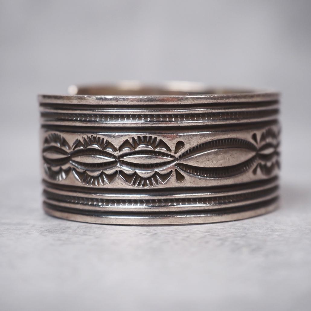 ナバホ族 NAVAJO ・Jake アルバート・ジェイク バングル