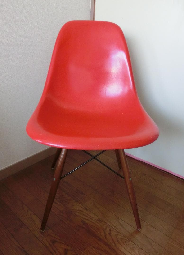 イームズ　サイドシェルチェア　赤　ドーウェルベース