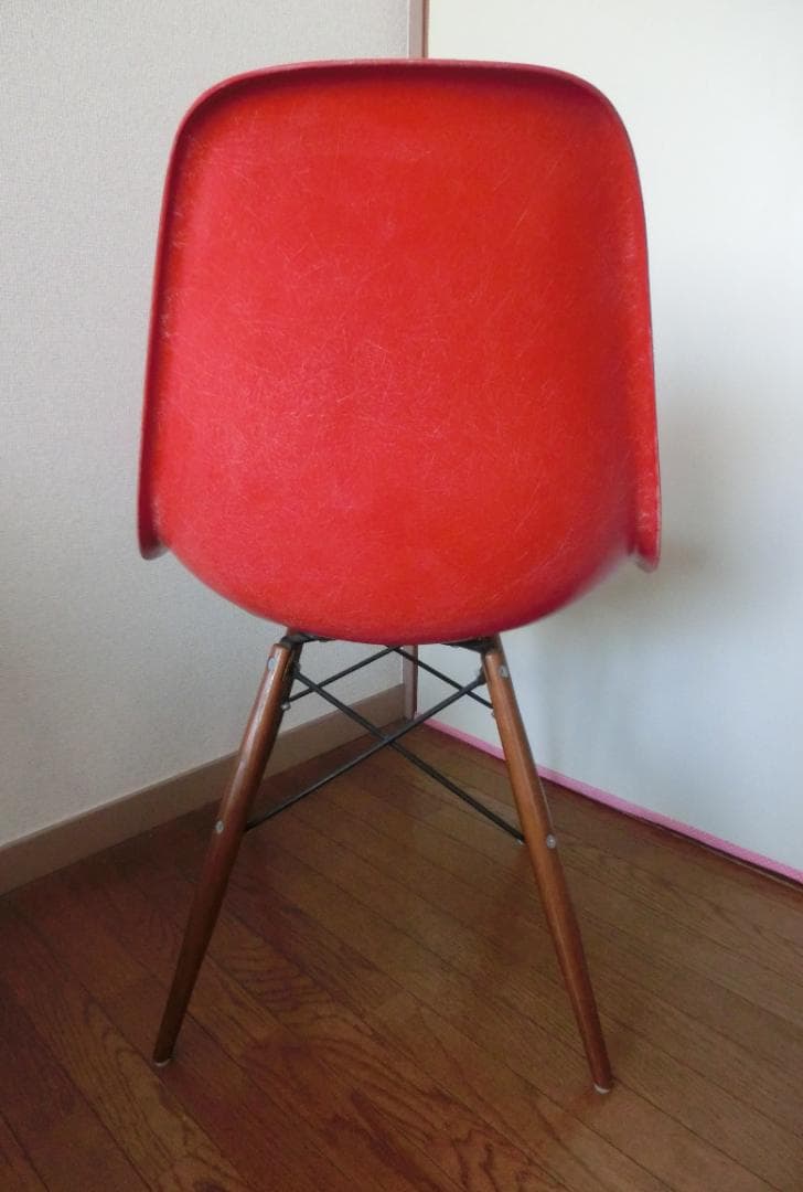 イームズ　サイドシェルチェア　赤　ドーウェルベース
