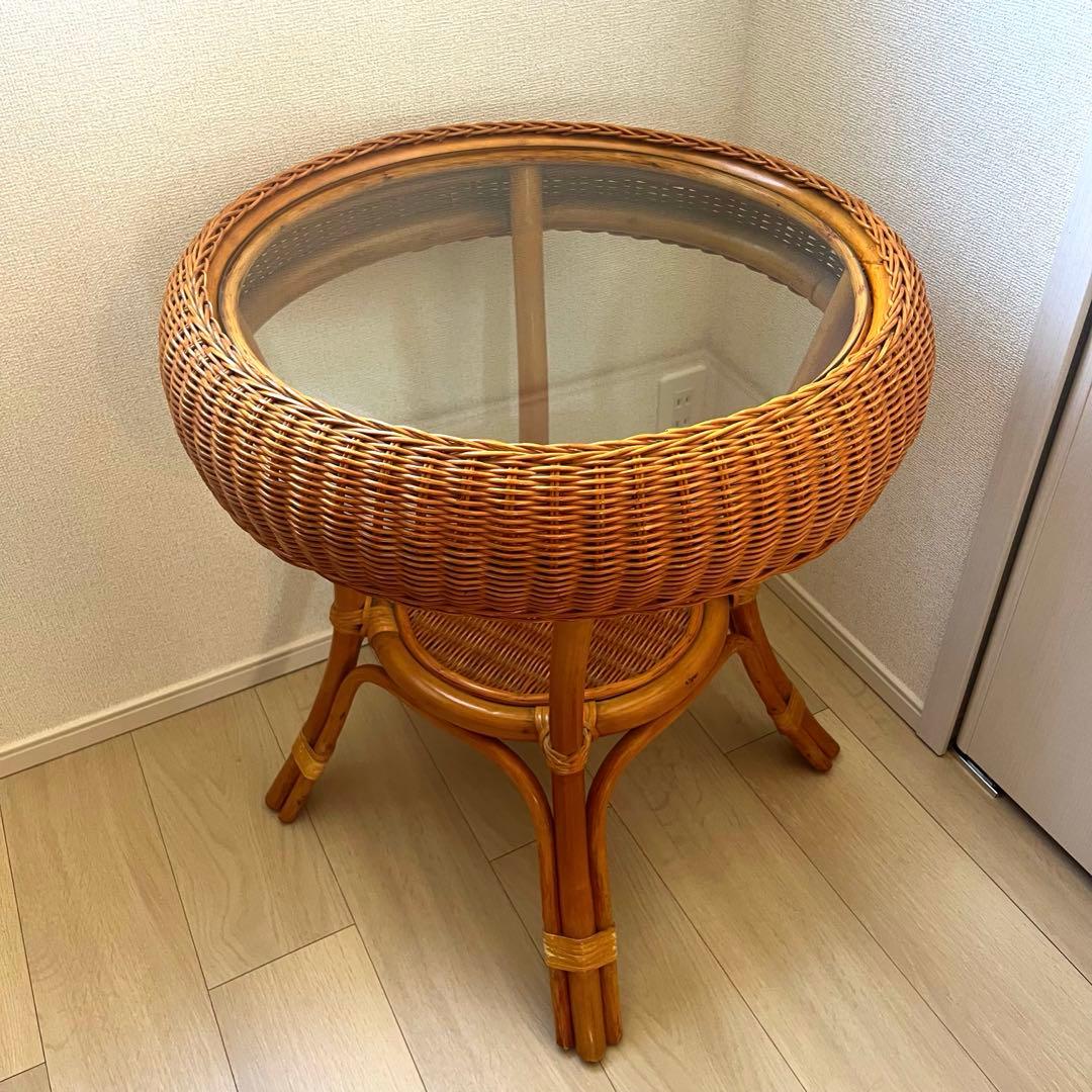 ガラス天板×籐ラタンフレーム　丸テーブル　ラタン　レトロ