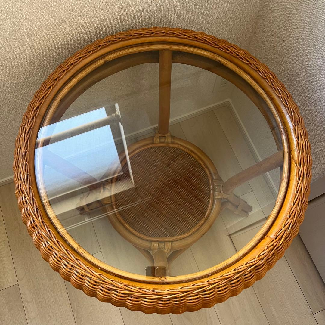 ガラス天板×籐ラタンフレーム　丸テーブル　ラタン　レトロ