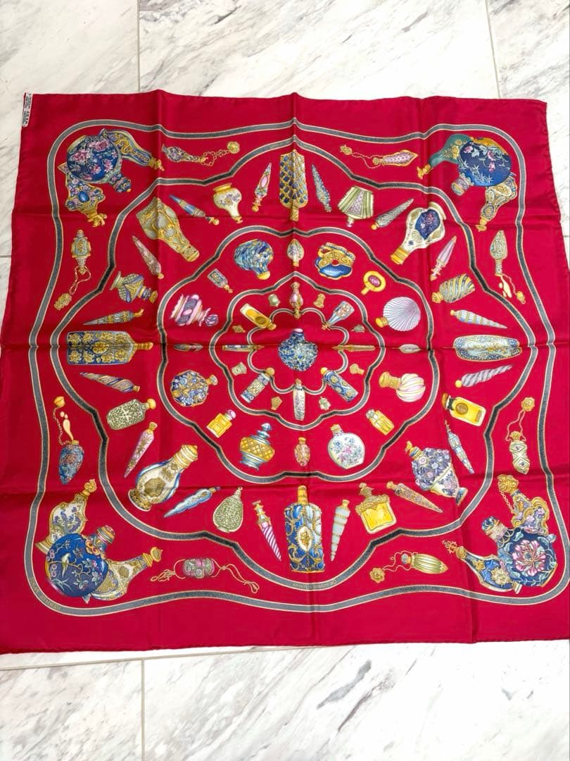 エルメスHERMESシルクスカーフカレ90香水瓶柄