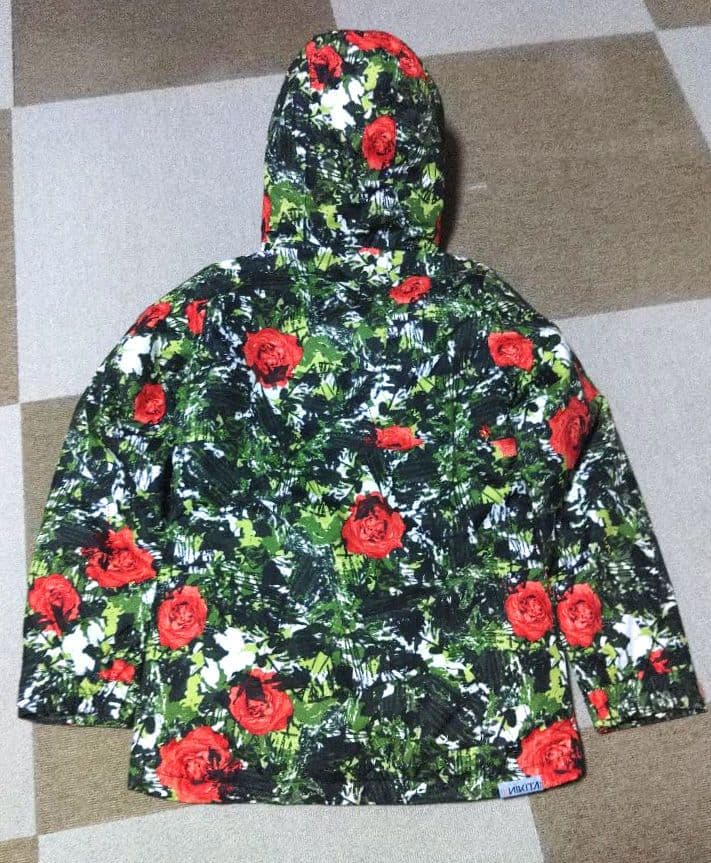 NIKITAスノーボードウェア 花柄 上下セット新品・未使用　 M (150？)
