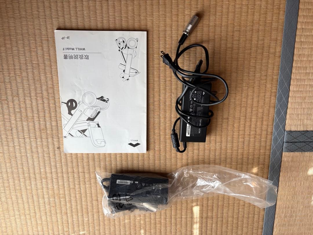 折りたたみ式電動車椅子　WHILL Model F