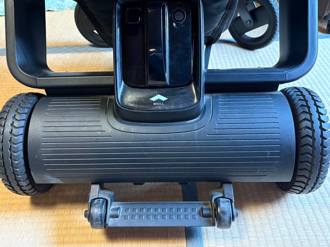折りたたみ式電動車椅子　WHILL Model F