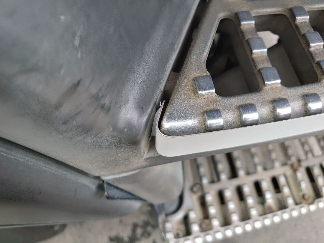 ニューギガ　アルミ縞板✕サイド鏡面、鱗ステン　ボルトナット付き