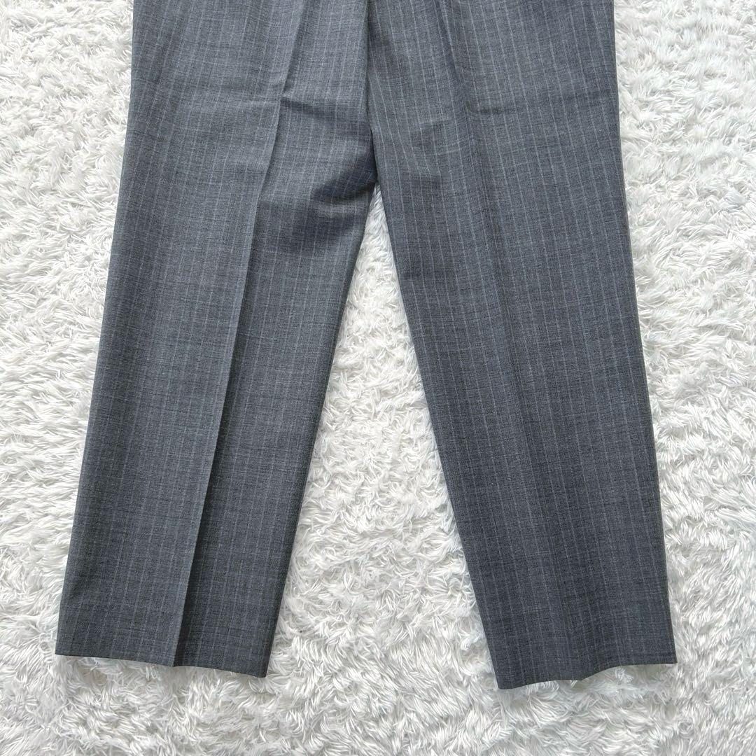 【極美品・大きいサイズ 44】　23区　パンツスーツ　ビジネス　ストライプ　灰色