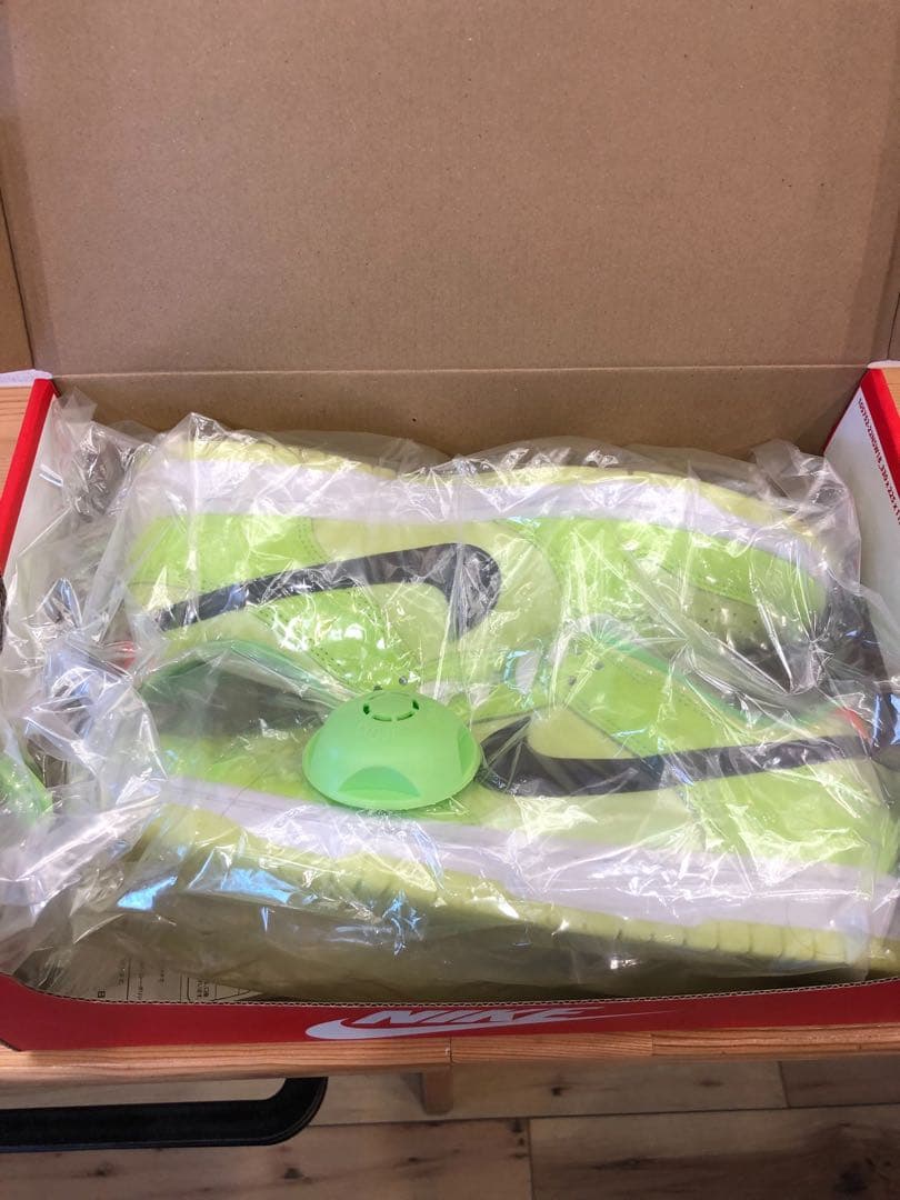 ナイキ ダンク ロー SE ボルト