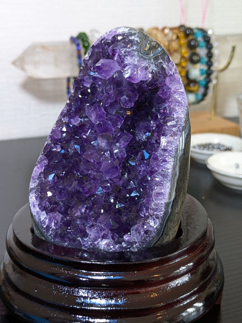 セール延長✨ 濃色高品質✨ ウルグアイ産 アメジストクラスター 木製台座付き✨