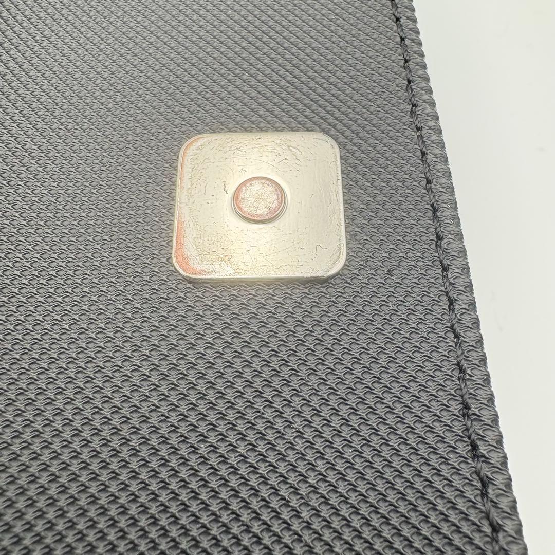 ラコステ　メンズクラシック　スリムフラップサッチェルバッグ