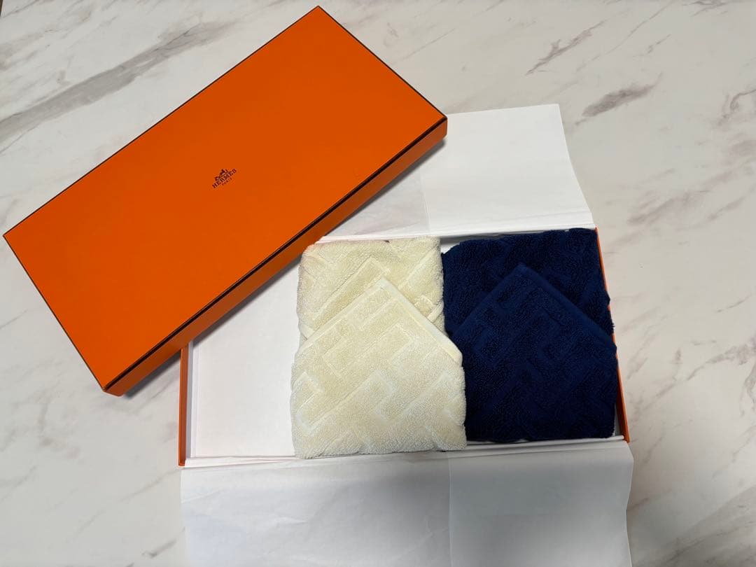 サリーエルメス　タオルハンカチ　ホワイト ネイビーのみ