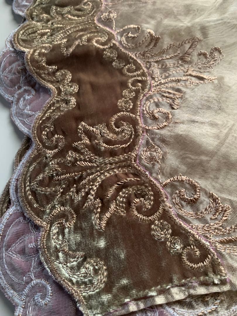 フランスアンティーク　オリジナルプロガントデットストック品のレースのカーテン！