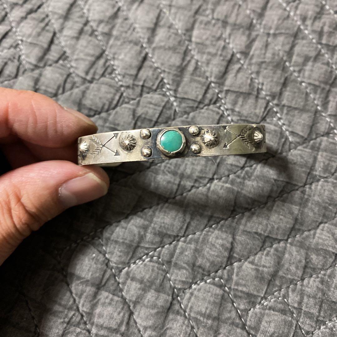 ビンテージ　スターリングシルバー製トルコ石付きインデアンバングル　アクセサリー