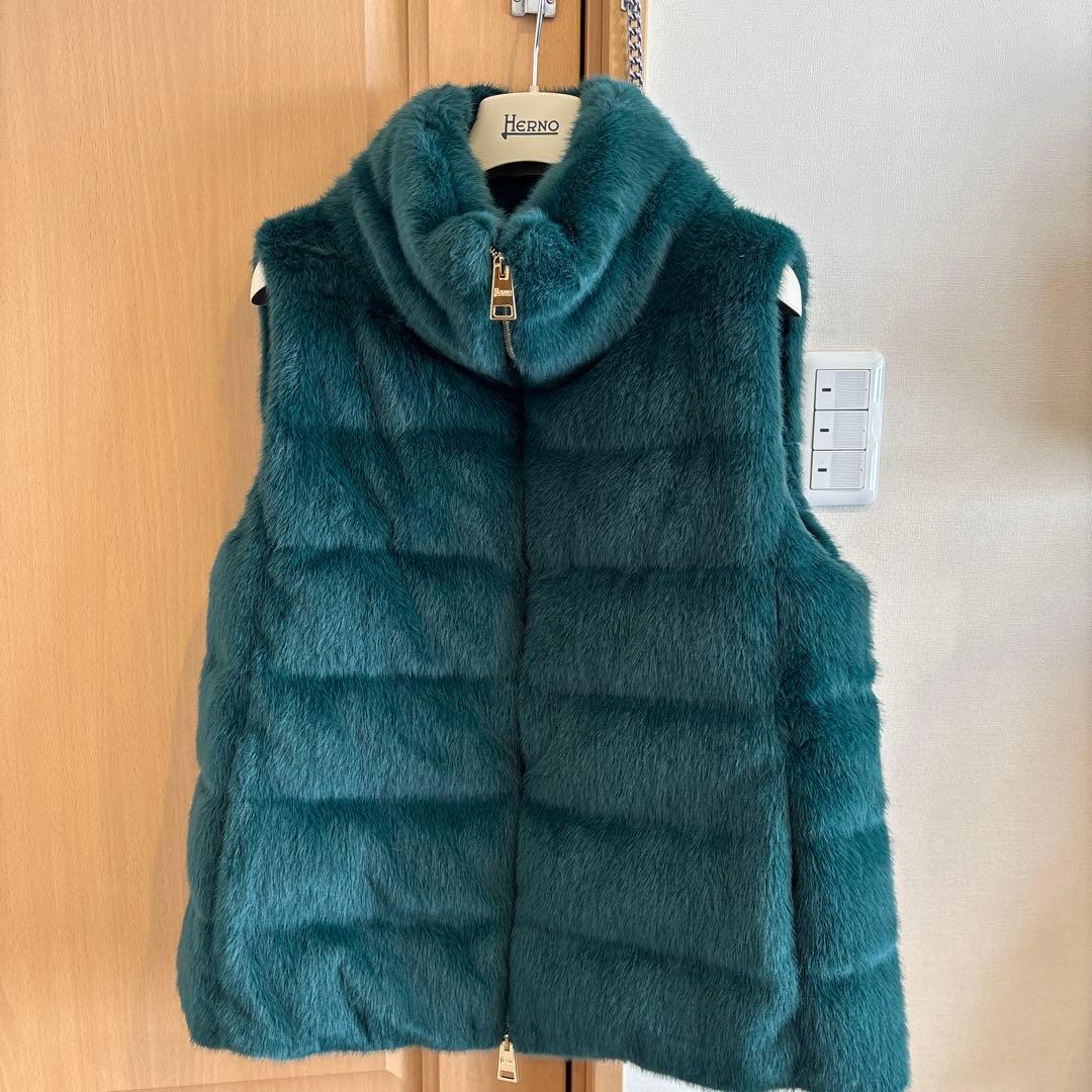 Herno グリーン ファー ダウンベスト