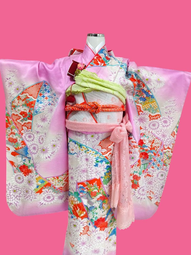 薄いピンク紫の着物に孔雀のハートが可愛い帯のセット