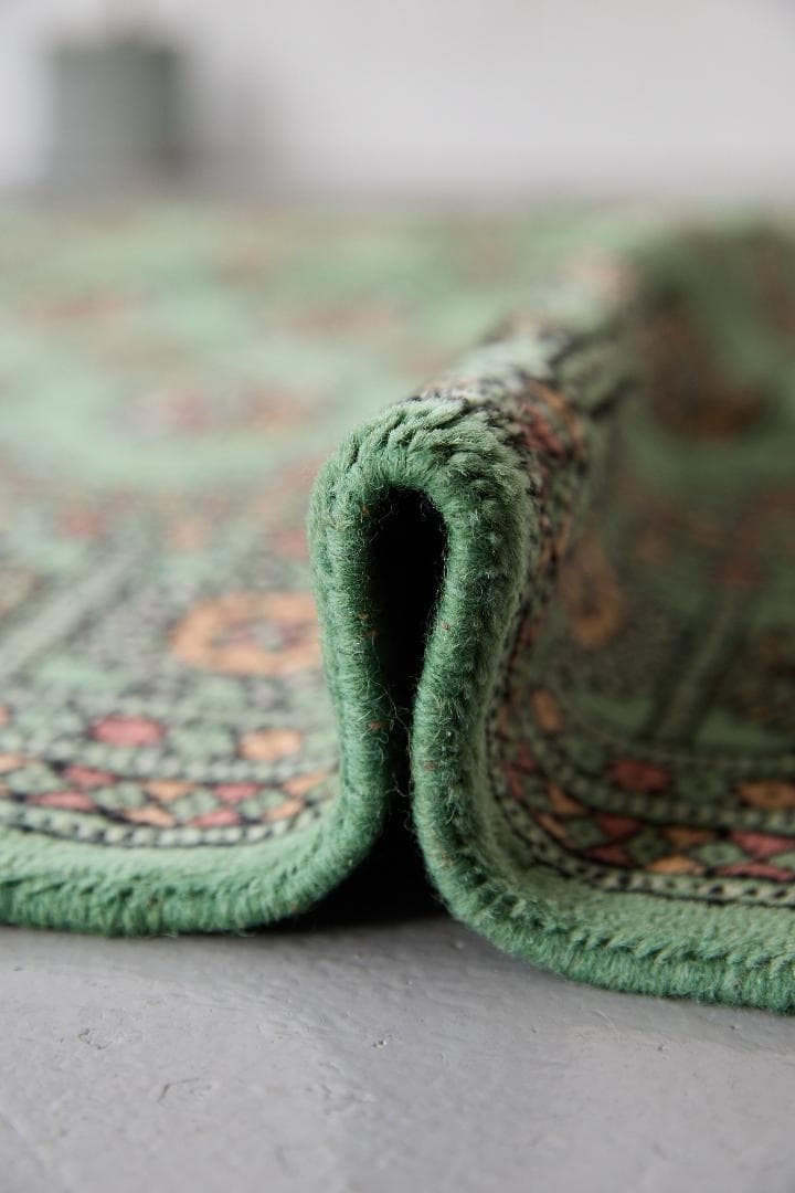 新品　大型ヴィンテージラグ　パキスタン絨毯（242×152cm）緑　茶　黒　黄