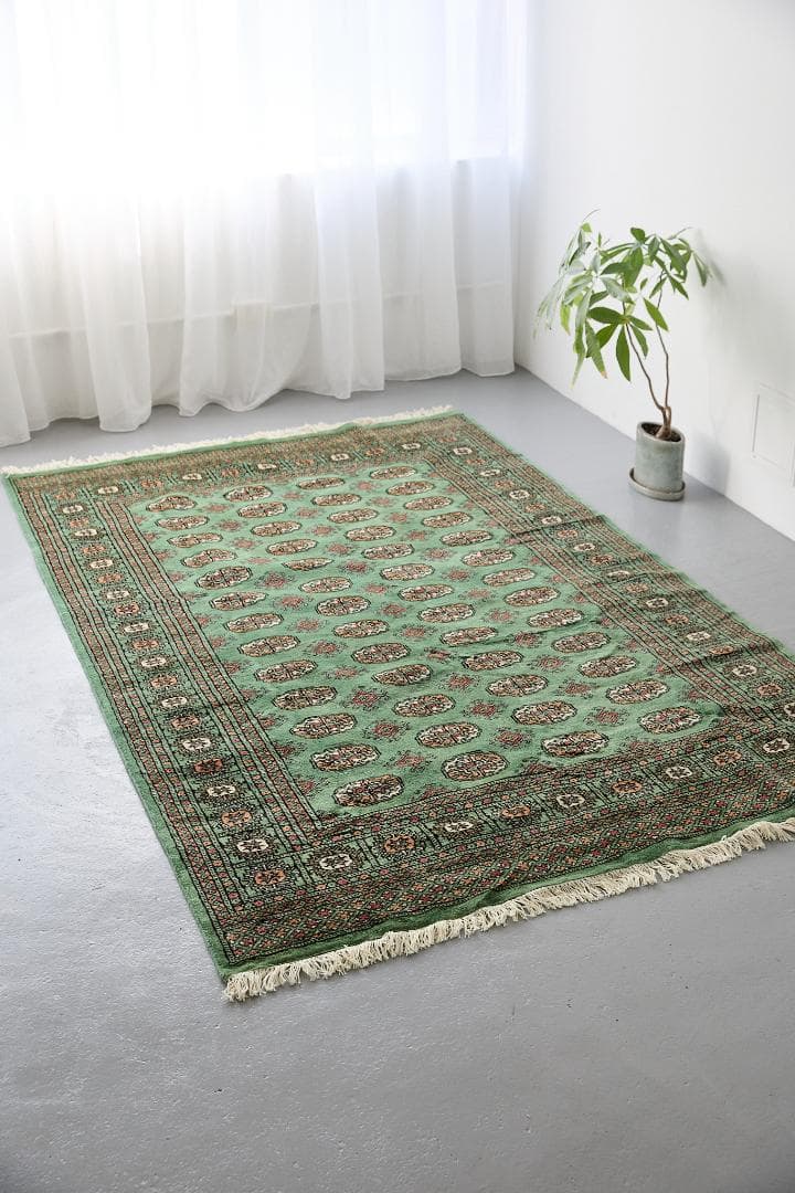 新品　大型ヴィンテージラグ　パキスタン絨毯（242×152cm）緑　茶　黒　黄