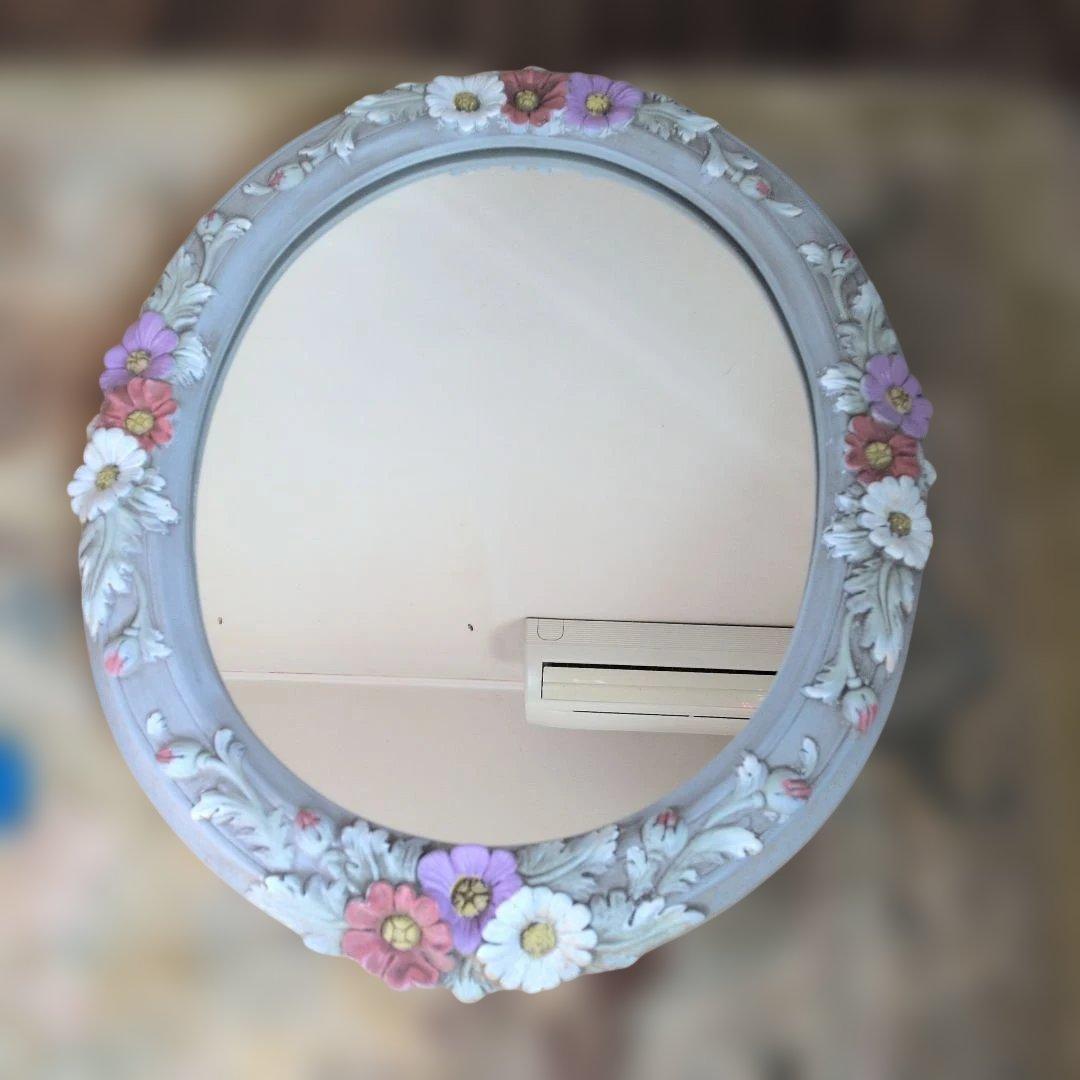 花柄彫刻の楕円形壁掛け鏡
