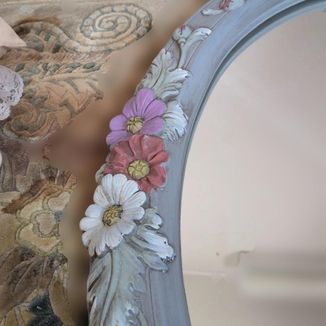 花柄彫刻の楕円形壁掛け鏡