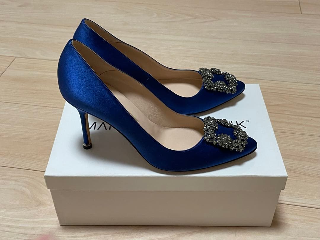 専用•新品】MANOLOBLAHNIKハンギシ青サテン24cm/ヒールh7cm