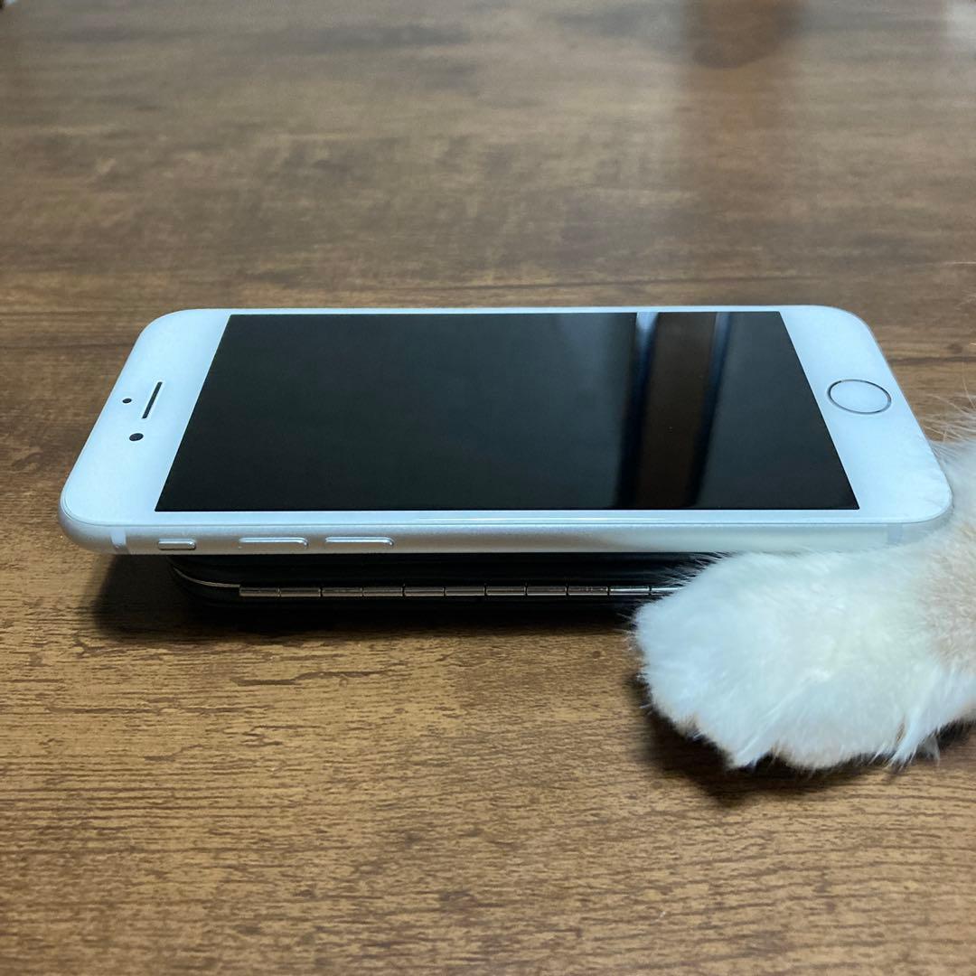 iPhone8 64GB シルバーSIMフリー 初期化済み　本体のみ