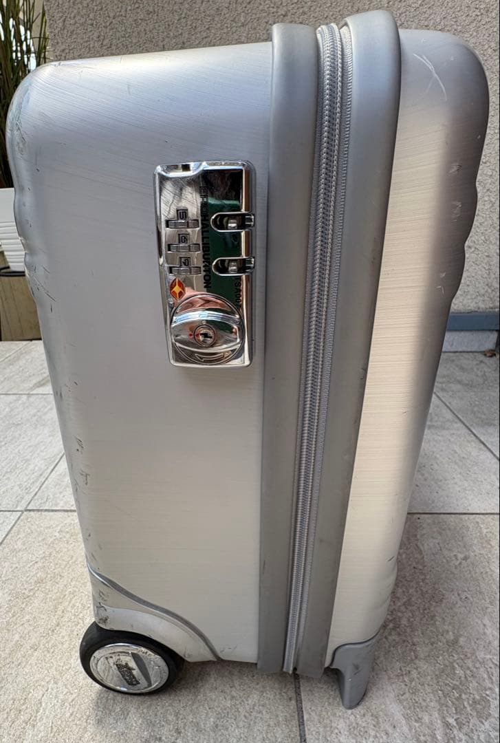 《希少》ZERO HALLIBURTON シルバー キャリーケース