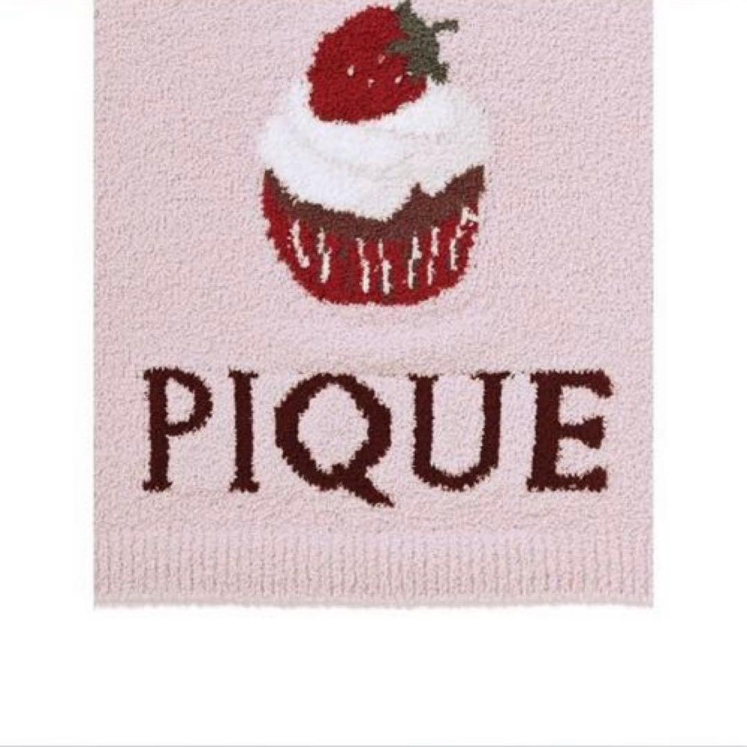 新品タグ付 ジェラートピケ モチーフジャガードマルチカバー いちごのカップケーキ