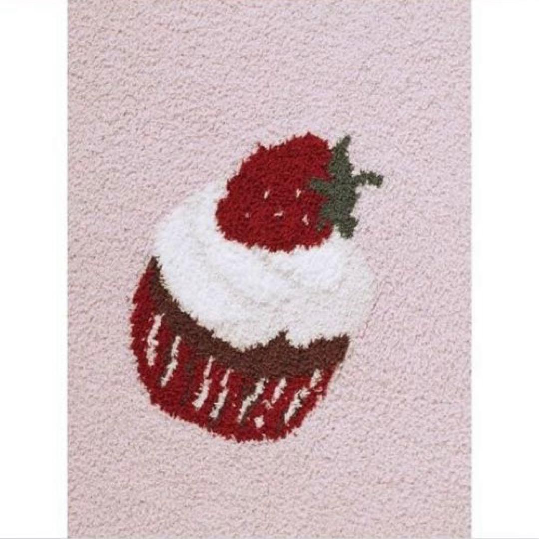 新品タグ付 ジェラートピケ モチーフジャガードマルチカバー いちごのカップケーキ