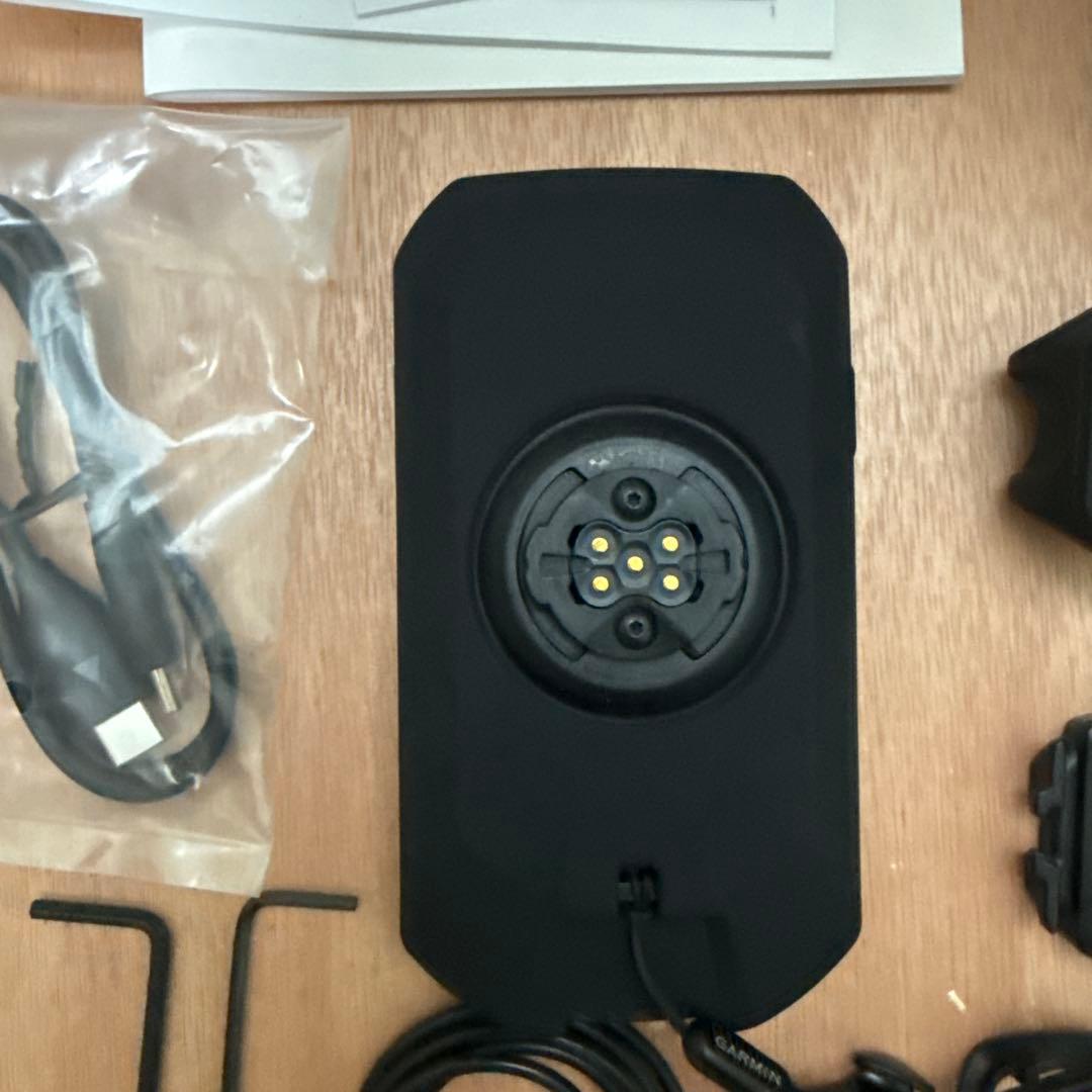 GARMIN EDGE 1050 サイクルコンピューター　センサーとマウント付き