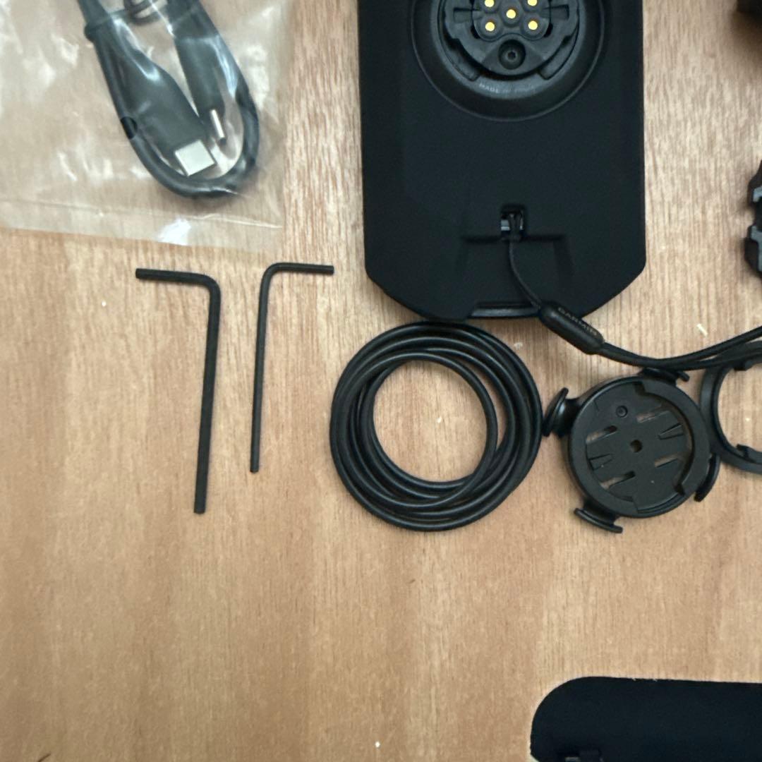 GARMIN EDGE 1050 サイクルコンピューター　センサーとマウント付き