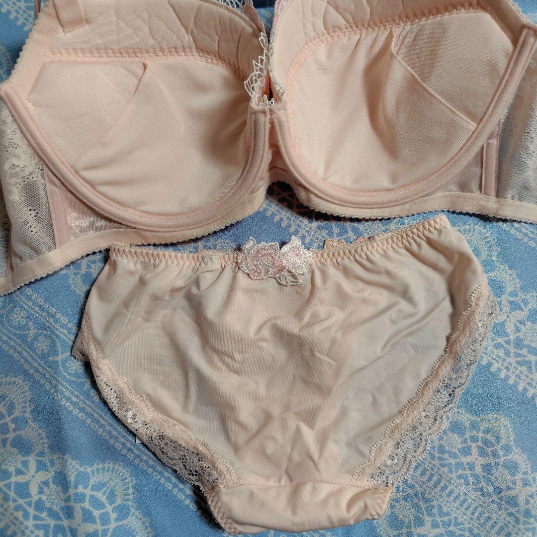 ワコール　サルート　新品 ブラジャー＆ショーツ H 75 ＆ M