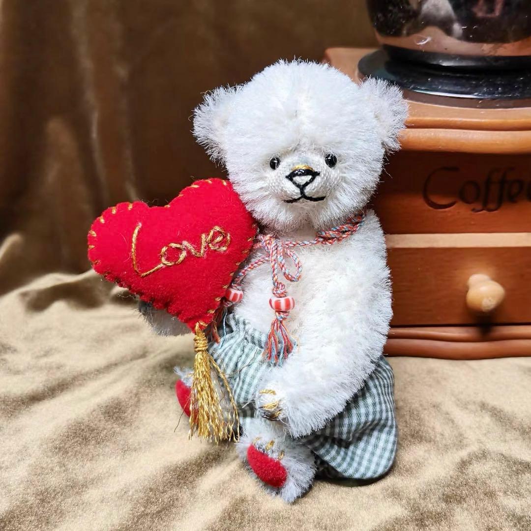 愛とハートと仔熊 テディベア アーティストベア 海外作家様 ハンドメイド 置物