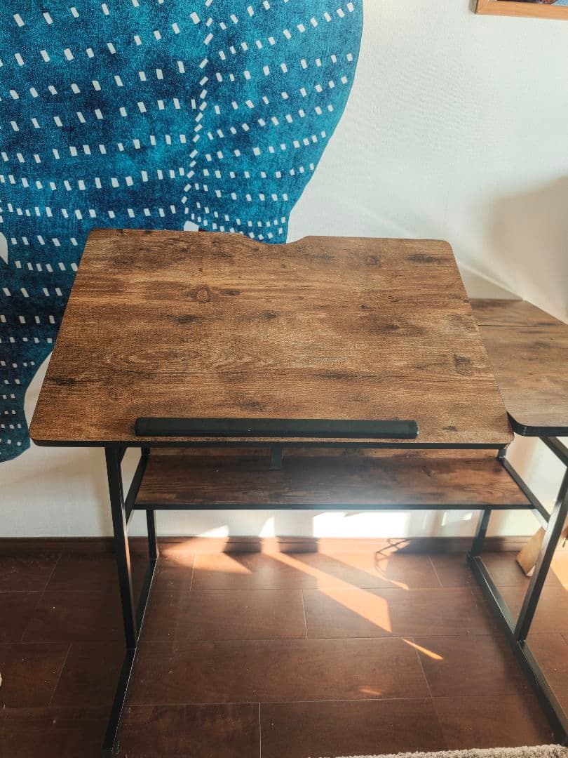 傾斜可能な木製パソコンデスク