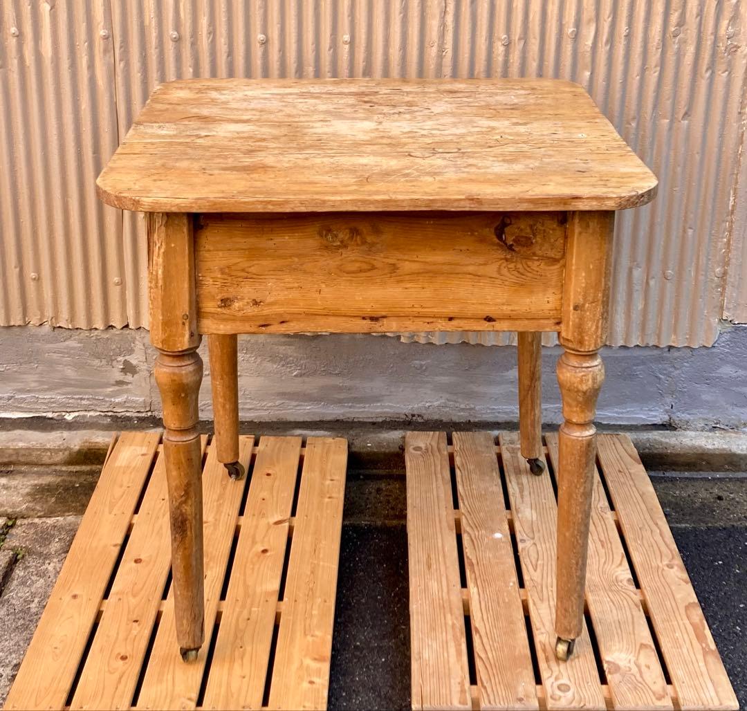 アンティークキャスター付きテーブル